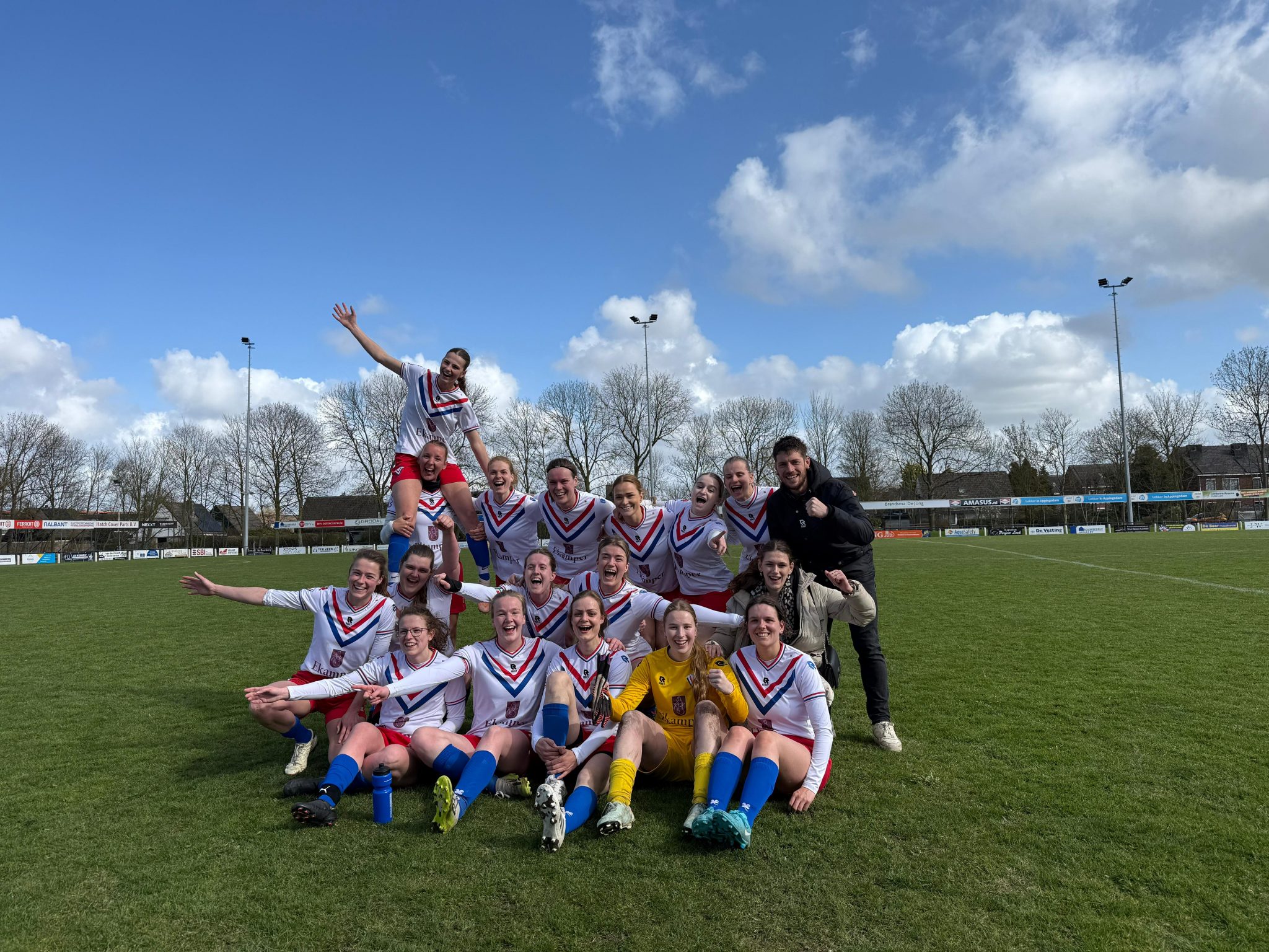 Dames 1 rekent probleemloos af met horde DVC